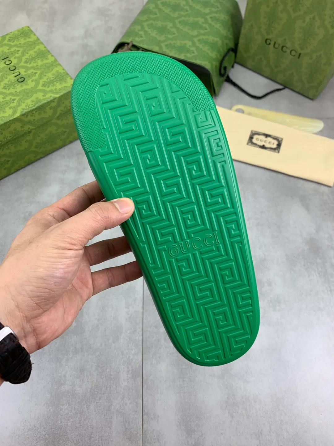 Men's Men's Shoes 💰P300💰[New Style] High Version 🎁🎁🎁 GUCCI New Year of the Snake casual slippers, original official website, perfect workmanship, transmitting a kind of noble luxury, sublimating its definition of luxury in Gucci's high-end extraordinary craftsmanship. Original Gucci double G combination outsole, code number: 35-46, complete package